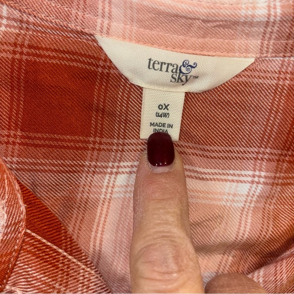 New Terra & Sky 14w Red and White Checkered Blouse - Picture 3 of 3